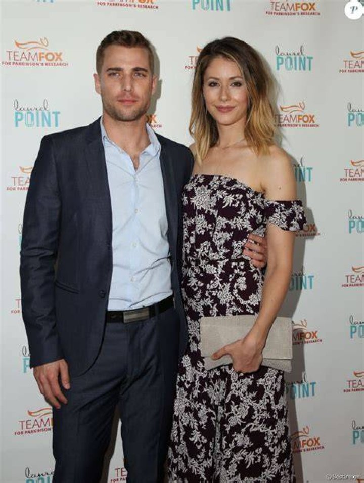 Dustin Milligan et sa compagne Amanda Crew lors de la soir&eacute;e Raising