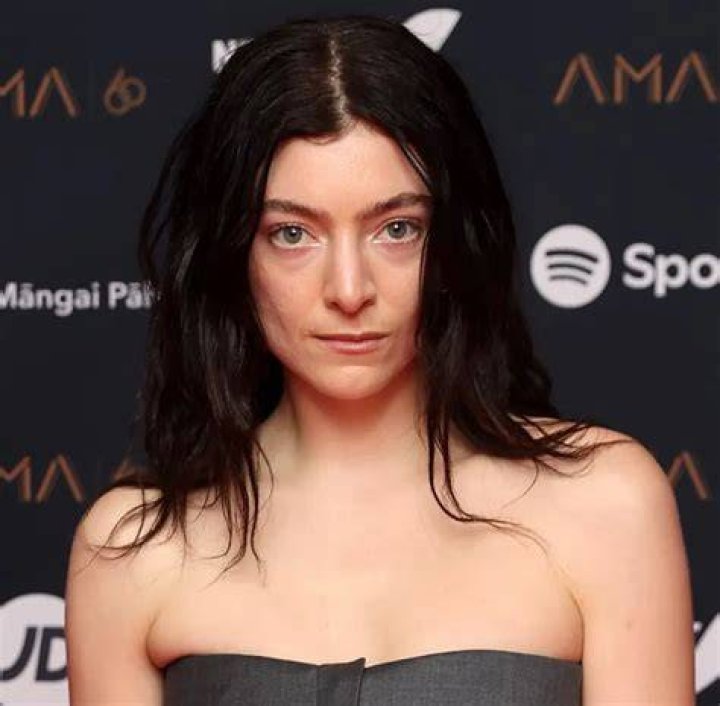 Lorde Bio, Net Worth, Relationship, Dating, Boyfriend, Split