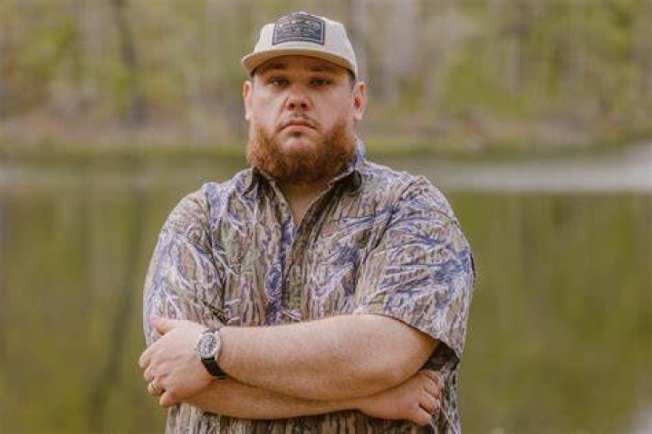 Luke Combs On Being A Father &ldquo;Family Is Important To Me&hellip; I Don&rsquo;t Want